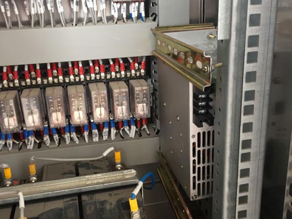 蓄電池智能在線養(yǎng)護終端