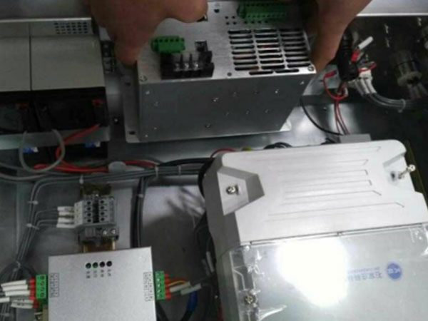 蓄電池智能在線養(yǎng)護終端